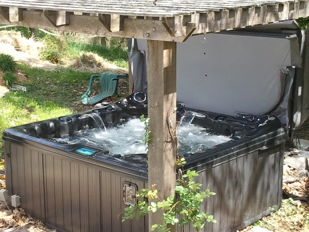 Luxury Hot Tub Spa