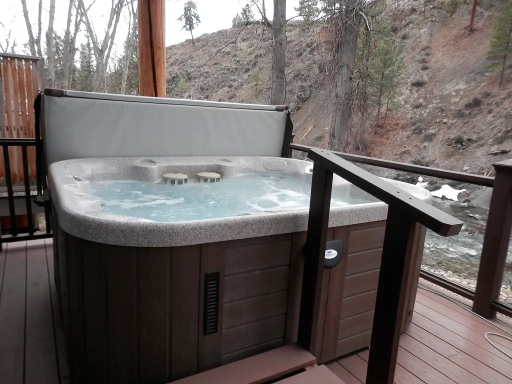 Vacuum Cleaning Hot Tub